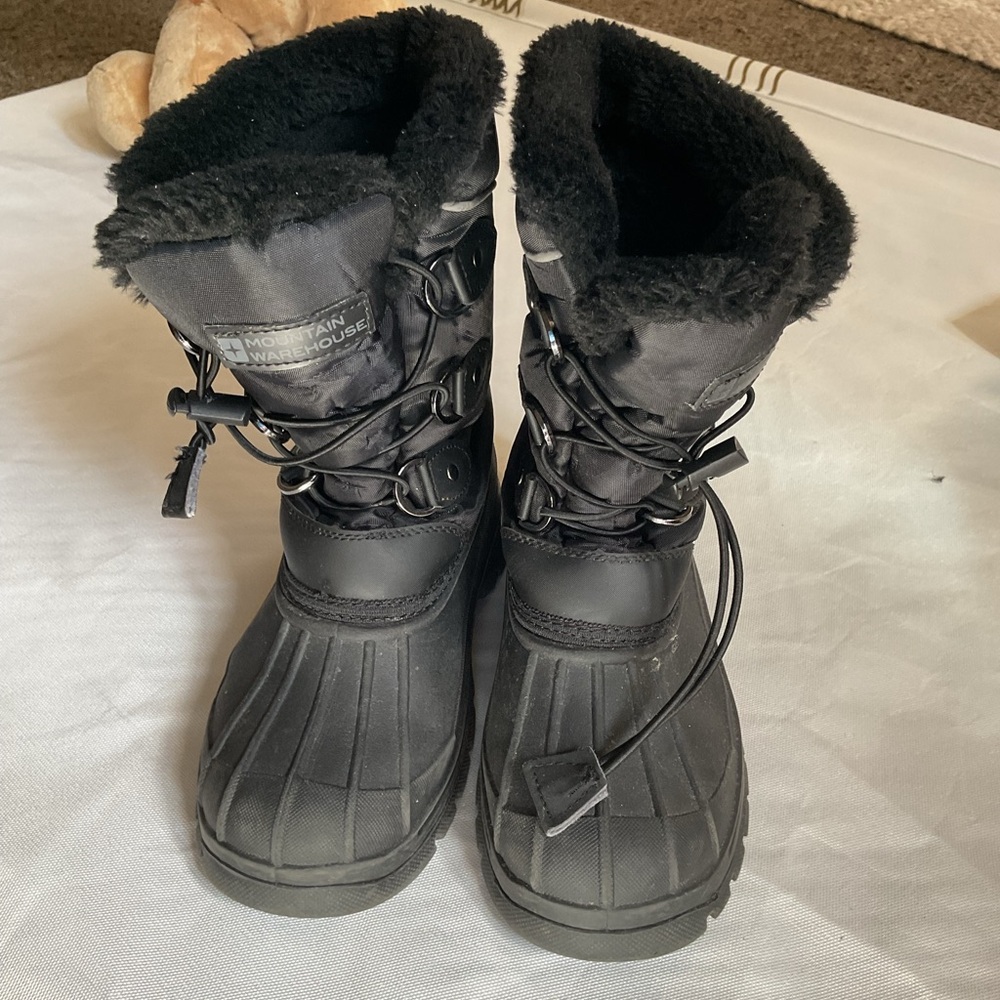 Kids Girls Black Winter Boots with Faux Fur Lining (Size 13)